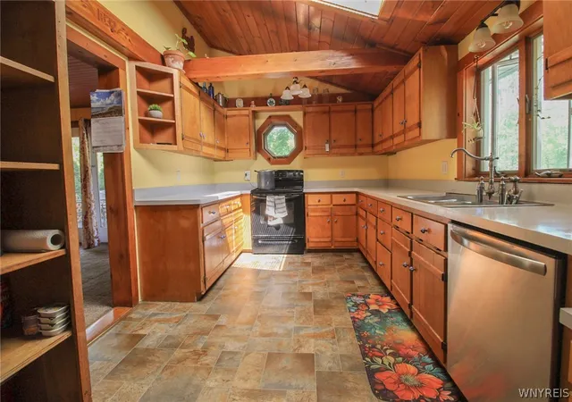 Homes for sale in Ridgeway, NY | 10246 Mill Rd, Ridgeway, NY 14103 | MLS# B1679479