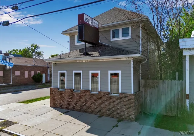 1st image of 484 Ontario St, Buffalo, NY 14207 | MLS# B1683373