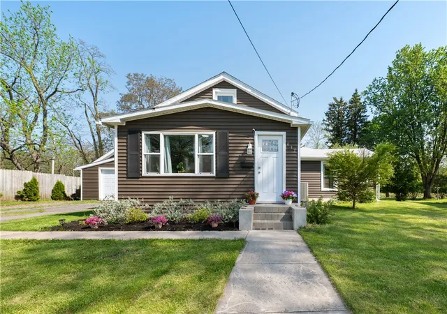Homes for sale in Albion, NY | 437 East State Street, Albion, NY 14411 | MLS# R1683310