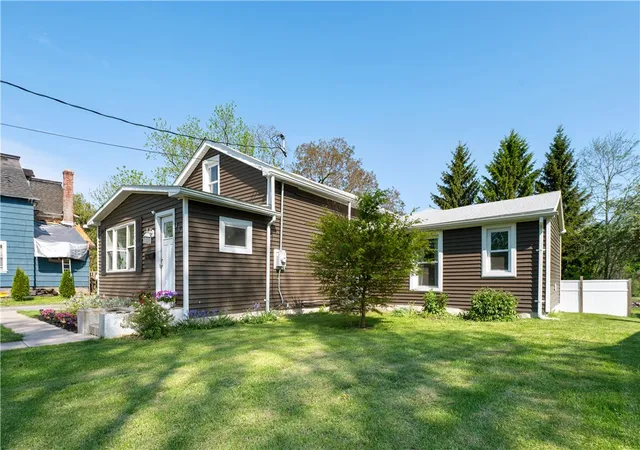 Homes for sale in Albion, NY | 437 East State Street, Albion, NY 14411 | MLS# R1683310