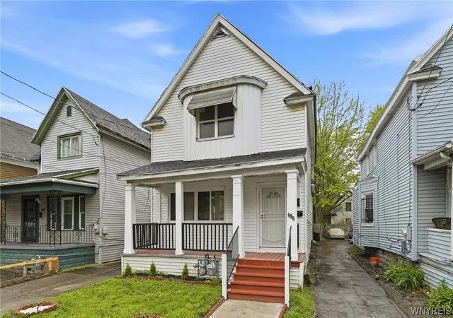 Homes for sale in Buffalo, NY | 262 Sumner Pl, Buffalo, NY 14211 | MLS# B1683354