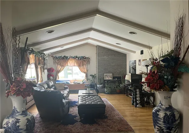 2nd image of 46 Larchwood Dr, Pittsford, NY 14534 | MLS# R1682900