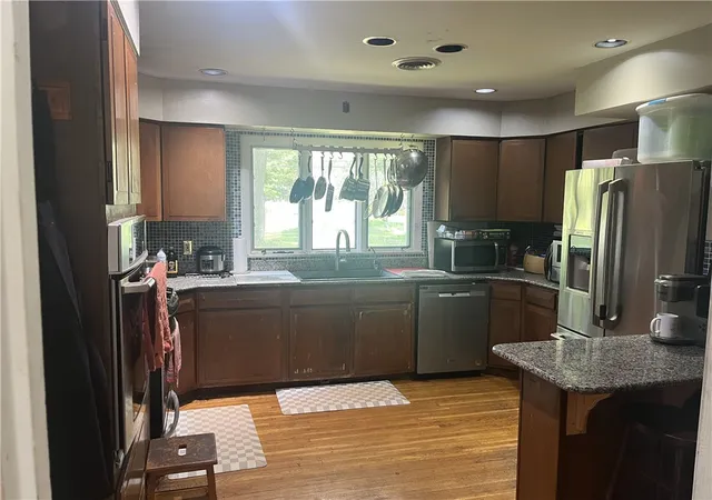4th image of 46 Larchwood Dr, Pittsford, NY 14534 | MLS# R1682900