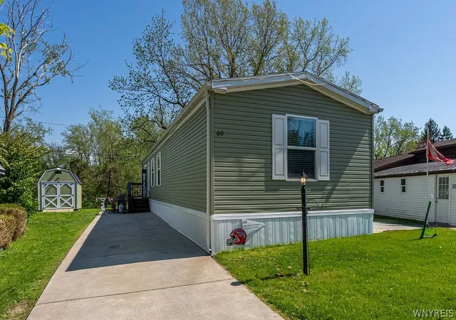 Homes for sale in Cheektowaga, NY | 60 Carefree Ln, Cheektowaga, NY 14227 | MLS# B1683457