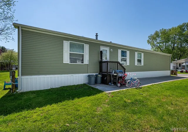 Homes for sale in Cheektowaga, NY | 60 Carefree Ln, Cheektowaga, NY 14227 | MLS# B1683457