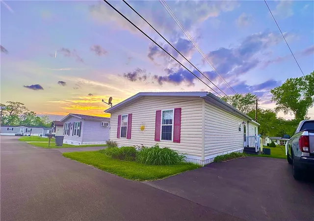 33rd image of 898 Ridge Rd Lot 17, Webster, NY 14580 | MLS# R1683313