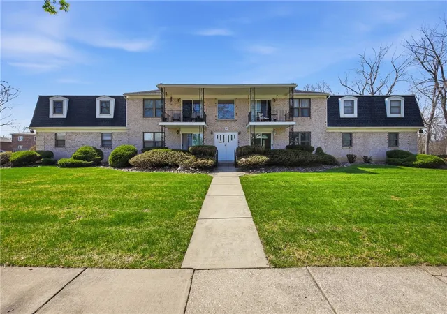Homes for sale in Amherst, NY | 136 Denrose Dr #4, Amherst, NY 14228 | MLS# R1683286