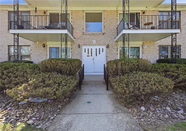 Homes for sale in Amherst, NY | 136 Denrose Dr #4, Amherst, NY 14228 | MLS# R1683286