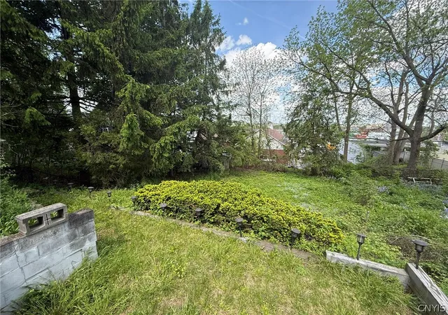 3rd image of 410 Emerson Ave #12, Syracuse, NY 13204 | MLS# S1683424