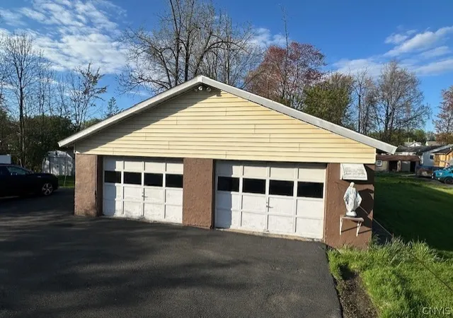 Photo 3 of Sale Pending at 722 West Ct, Rome, NY 13440 | MLS# S1683565 | Listing updated on 2026-07-08