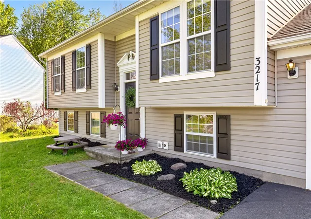Homes for sale in Macedon, NY | 3217 Holly Crescent, Macedon, NY 14502 | MLS# R1683510