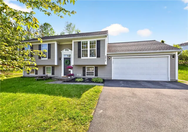 Homes for sale in Macedon, NY | 3217 Holly Crescent, Macedon, NY 14502 | MLS# R1683510