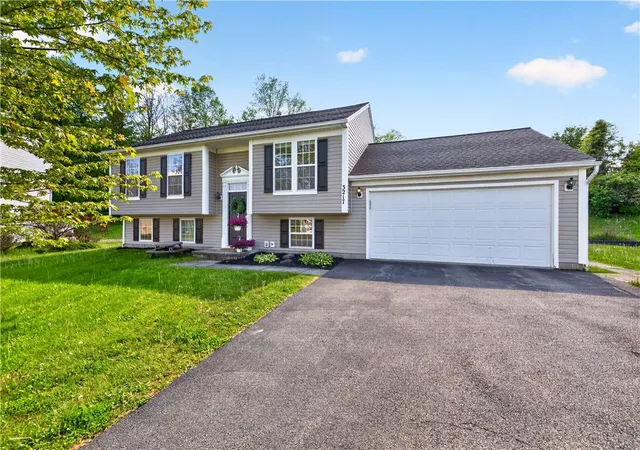 Homes for sale in Macedon, NY | 3217 Holly Crescent, Macedon, NY 14502 | MLS# R1683510