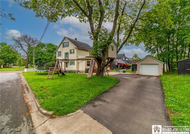 25th image of 461 Front St, Jamestown, NY 14701 | MLS# R1683571