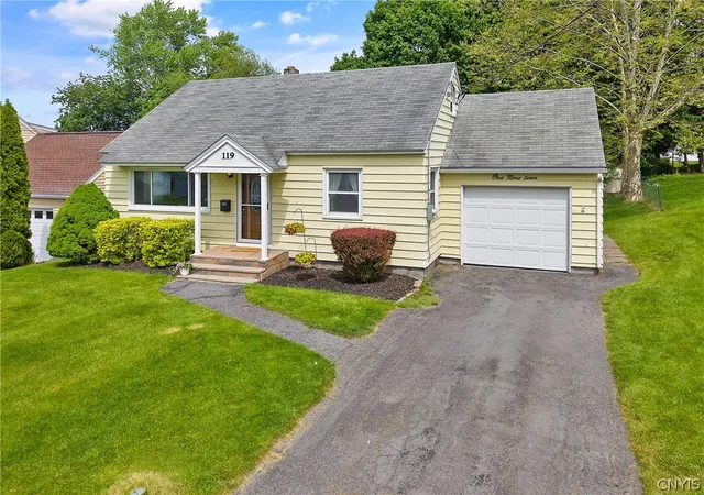 Homes for sale in Camillus, NY | 119 Fairwood Dr, Camillus, NY 13219 | MLS# S1683593