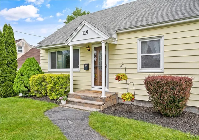 Homes for sale in Camillus, NY | 119 Fairwood Dr, Camillus, NY 13219 | MLS# S1683593