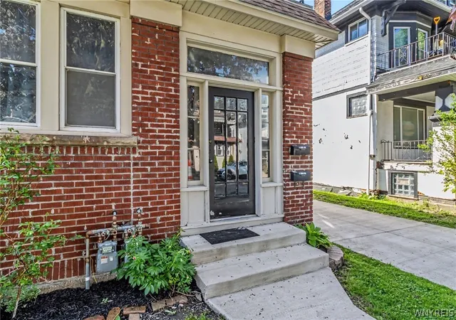 Homes for sale in Buffalo, NY | 8 Heussy Ave, Buffalo, NY 14220 | MLS# B1683392