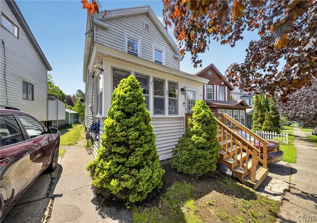 Homes for sale in Oswego, NY | 118 W Cayuga St, Oswego, NY 13126 | MLS# S1679326