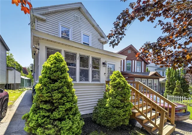 Homes for sale in Oswego, NY | 118 W Cayuga St, Oswego, NY 13126 | MLS# S1679326