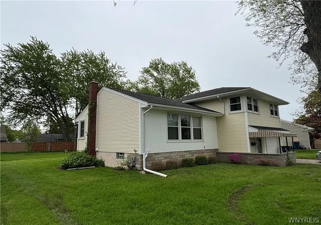 2nd image of 13 Eisenhower Dr, Lockport, NY 14094 | MLS# B1683400