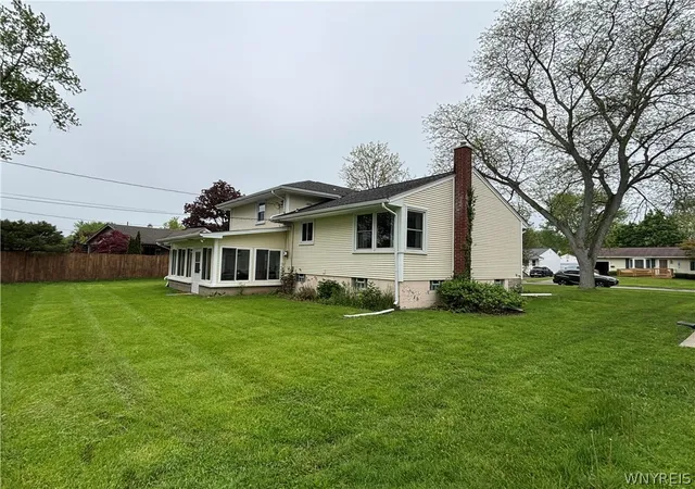 4th image of 13 Eisenhower Dr, Lockport, NY 14094 | MLS# B1683400