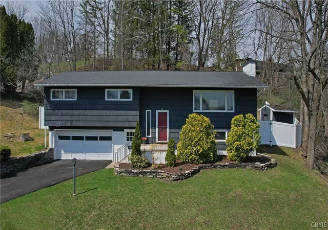 Homes for sale in De Witt, NY | 104 Ardsley Dr, De Witt, NY 13214 | MLS# S1683429