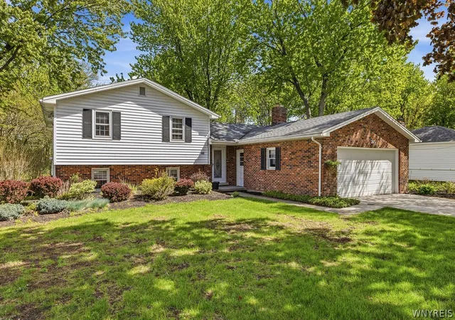 Homes for sale in Lewiston, NY | 609 Morgan Dr, Lewiston, NY 14092 | MLS# B1681434