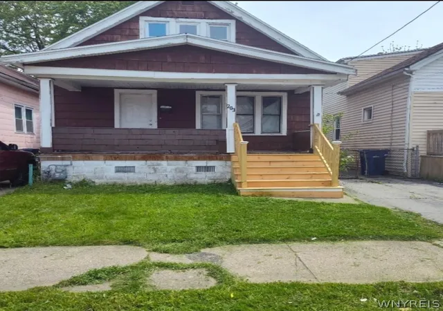 1st image of 203 Roslyn St, Buffalo, NY 14215 | MLS# B1683408