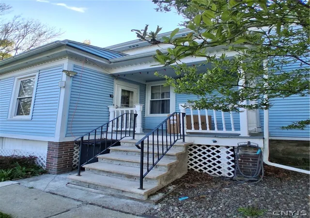 Homes for sale in Oswego, NY | 184 E 7th St, Oswego, NY 13126 | MLS# S1683572