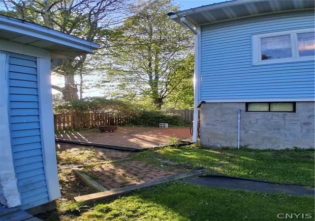 Homes for sale in Oswego, NY | 184 E 7Th St, Oswego, NY 13126 | MLS# S1683572