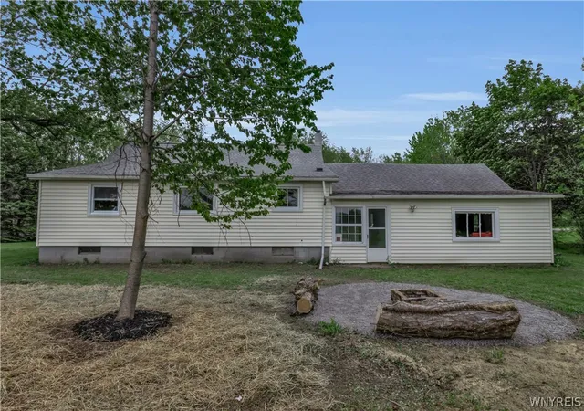 Photo 5 of Sale Pending at 4164 Salt Works Rd, Medina, NY 14103 | MLS# B1681468 | Listing updated on 2026-07-24