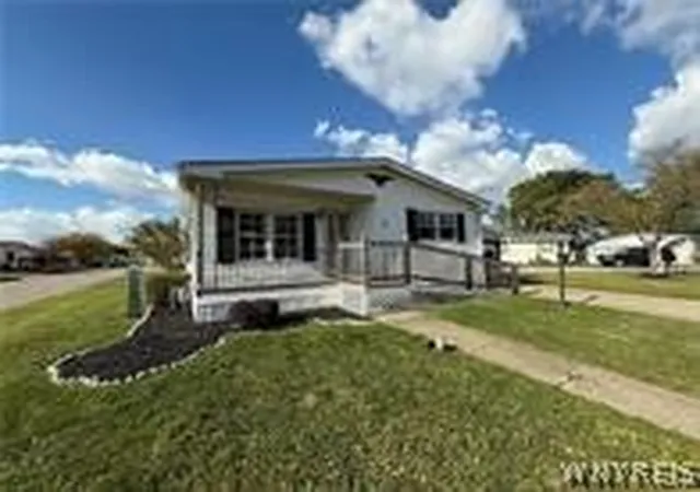 Homes for sale in Cheektowaga, NY | 8 Holly Ln, Cheektowaga, NY 14227 | MLS# B1683775