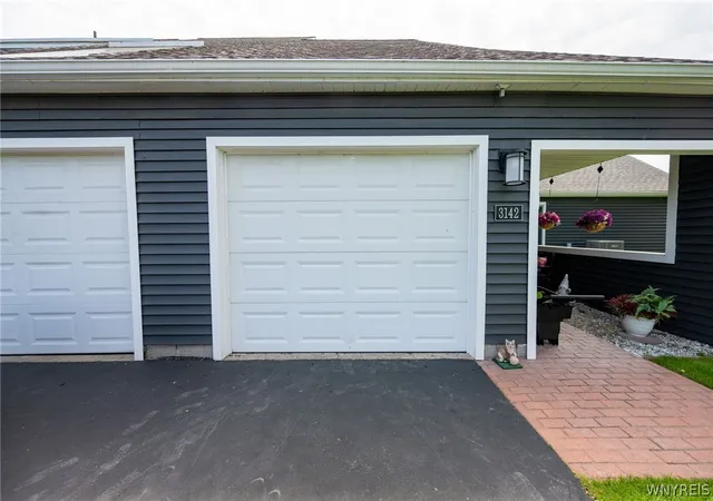 3rd image of 3142 E River Rd, Grand Island, NY 14072 | MLS# B1683834