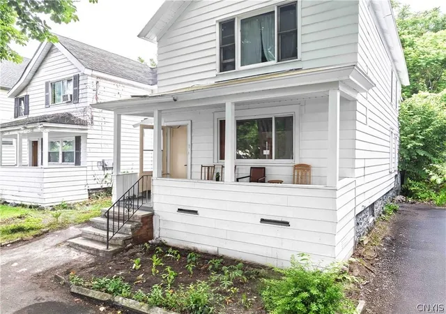 Photo 3 of Sale Pending at 209 Lakeview Ave, Syracuse, NY 13204 | MLS# S1674257 | Listing updated on 2026-07-13