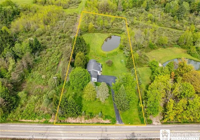 3rd image of 1653 Southwestern Dr, Busti, NY 14750 | MLS# R1683724