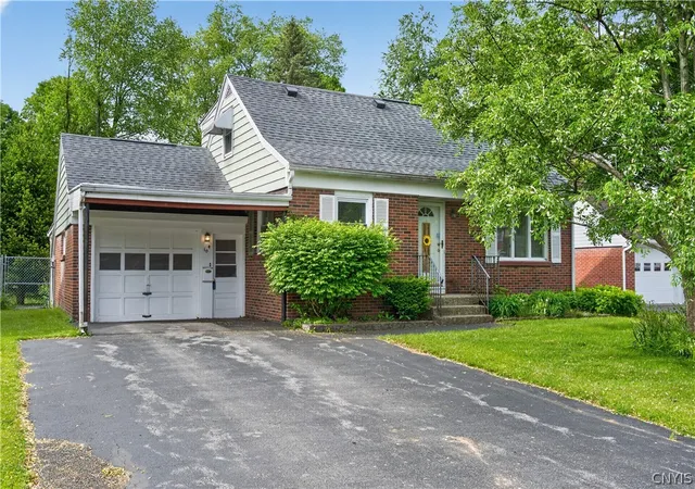 Homes for sale in Cicero, NY | 104 Church Pkwy, Cicero, NY 13212 | MLS# S1683610