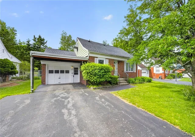 Homes for sale in Cicero, NY | 104 Church Pkwy, Cicero, NY 13212 | MLS# S1683610