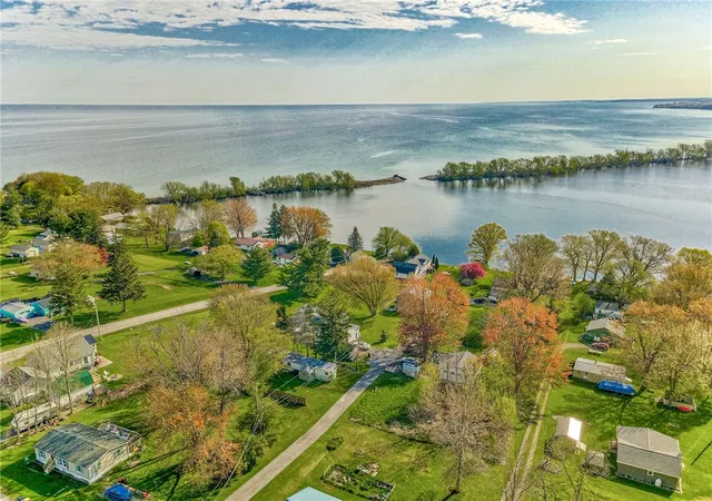 Photo 4 of Sale Pending at 10293 Connecticut Ave, Wolcott, NY 14590 | MLS# R1683905 | Listing updated on 2026-07-28