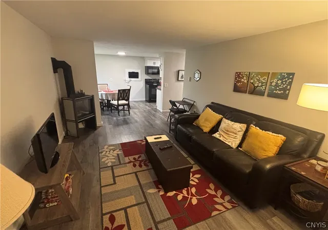 3rd image of 145 Watertree Dr, East Syracuse, NY 13057