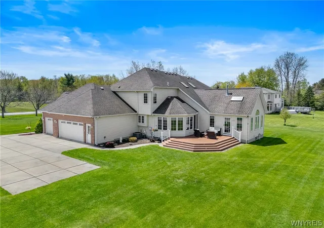 3rd image of 5600 William St, Lancaster, NY 14086 | MLS# B1683860