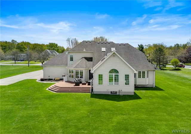 4th image of 5600 William St, Lancaster, NY 14086 | MLS# B1683860