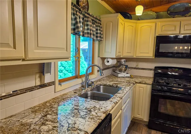 Photo 4 of Single family home for sale at 10104 Florence Hl Rd, Camden, NY 13316 | MLS# S1683815 | Listing updated on 2026-07-30
