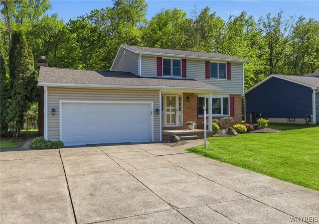 3rd image of 274 Fareway Ln, Grand Island, NY 14072 | MLS# B1683843