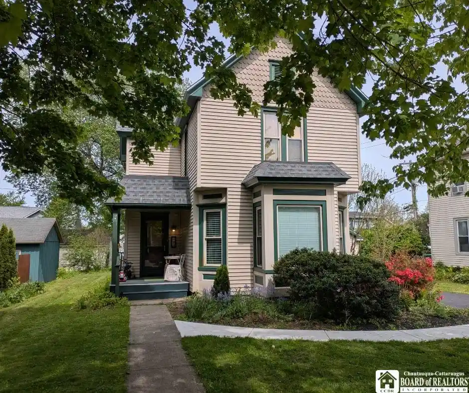 Photo 1 of Single family home for sale at 33 Maple St, Bemus Point, NY 14712 | MLS# R1683810 | Listing updated on 2026-09-22
