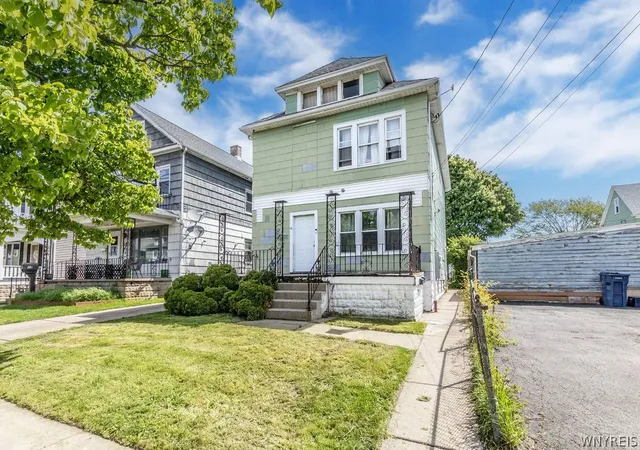 Homes for sale in Buffalo, NY | 15 Sunset St, Buffalo, NY 14207 | MLS# B1684124