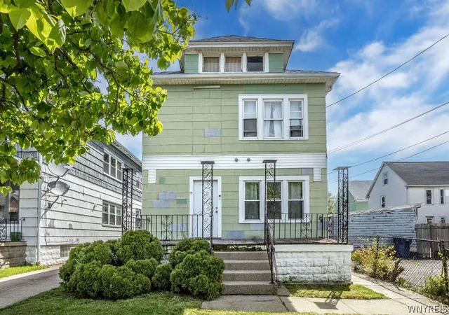 Homes for sale in Buffalo, NY | 15 Sunset St, Buffalo, NY 14207 | MLS# B1684124