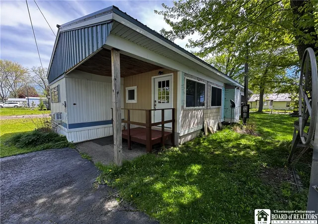 2nd image of 9 Shore Acres Dr, Ellery, NY 14712 | MLS# R1681565