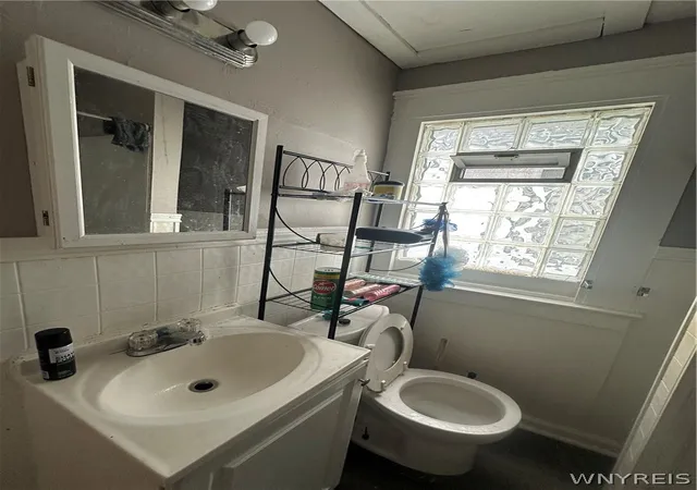 Listing Photo 4 - Condo for sale in building located at 64 Wyandotte Ave, Buffalo, NY 14207