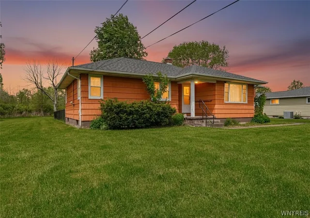 2nd image of 7132 Nash Rd, Wheatfield, NY 14120 | MLS# B1683705