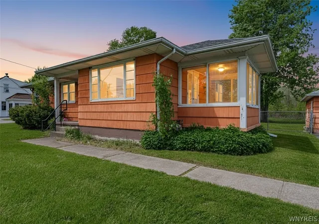 3rd image of 7132 Nash Rd, Wheatfield, NY 14120 | MLS# B1683705